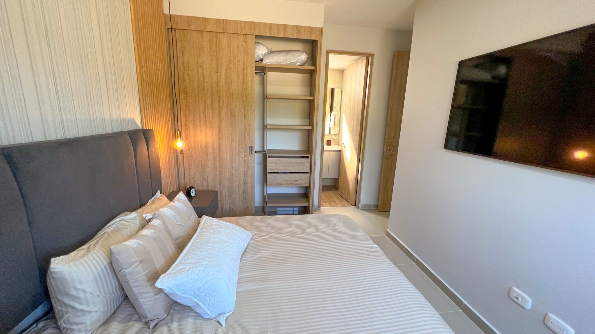 6DE958CC-84DC-45CE-905B-ECA4845DF3B3