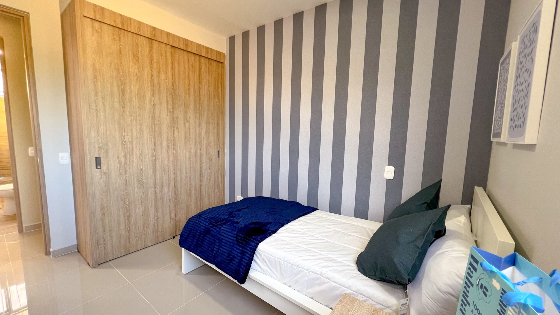 F9D000F2-31C8-4E12-930E-7C517304F1CA