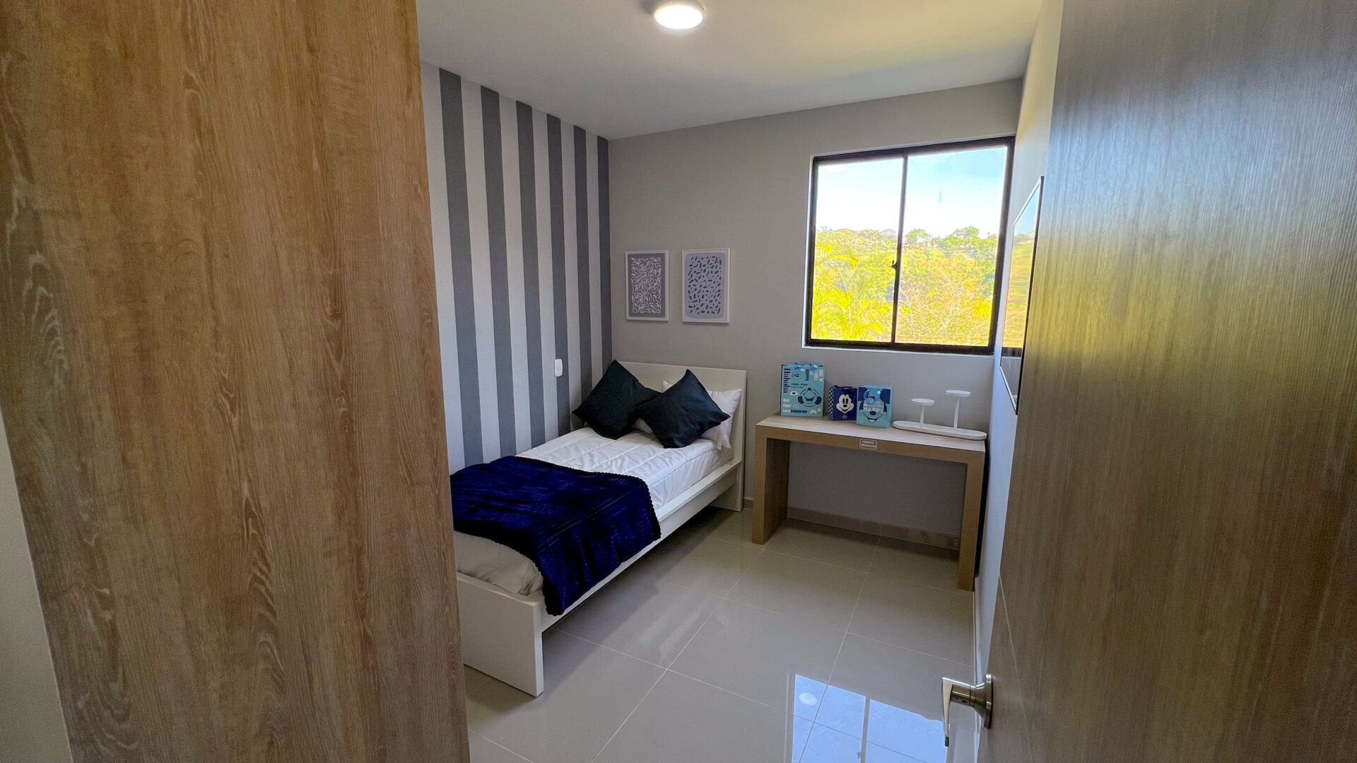 FAA086DA-FC2C-42F9-B50F-03595C7AD59F