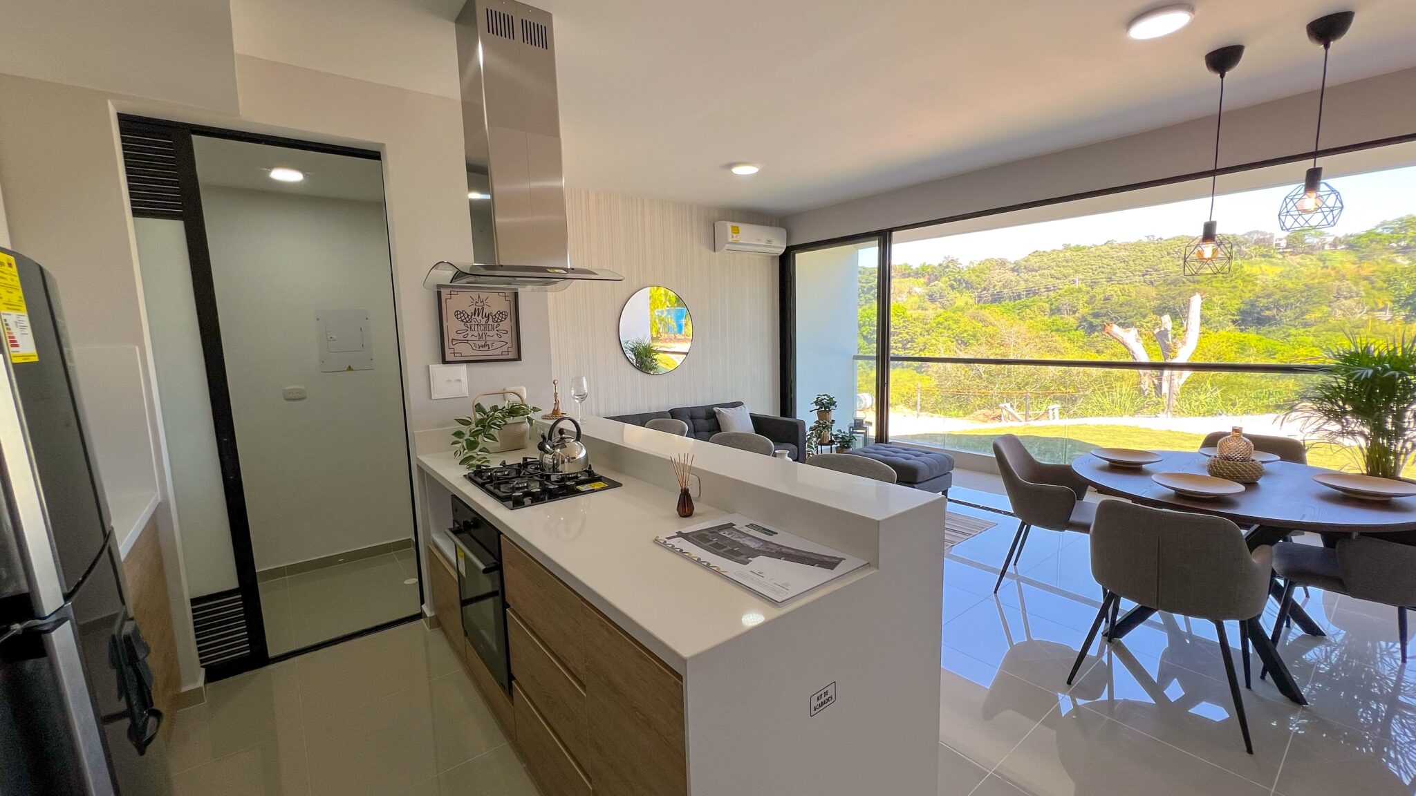 FAD34DB8-1305-459F-9D35-9B4A47CE9112